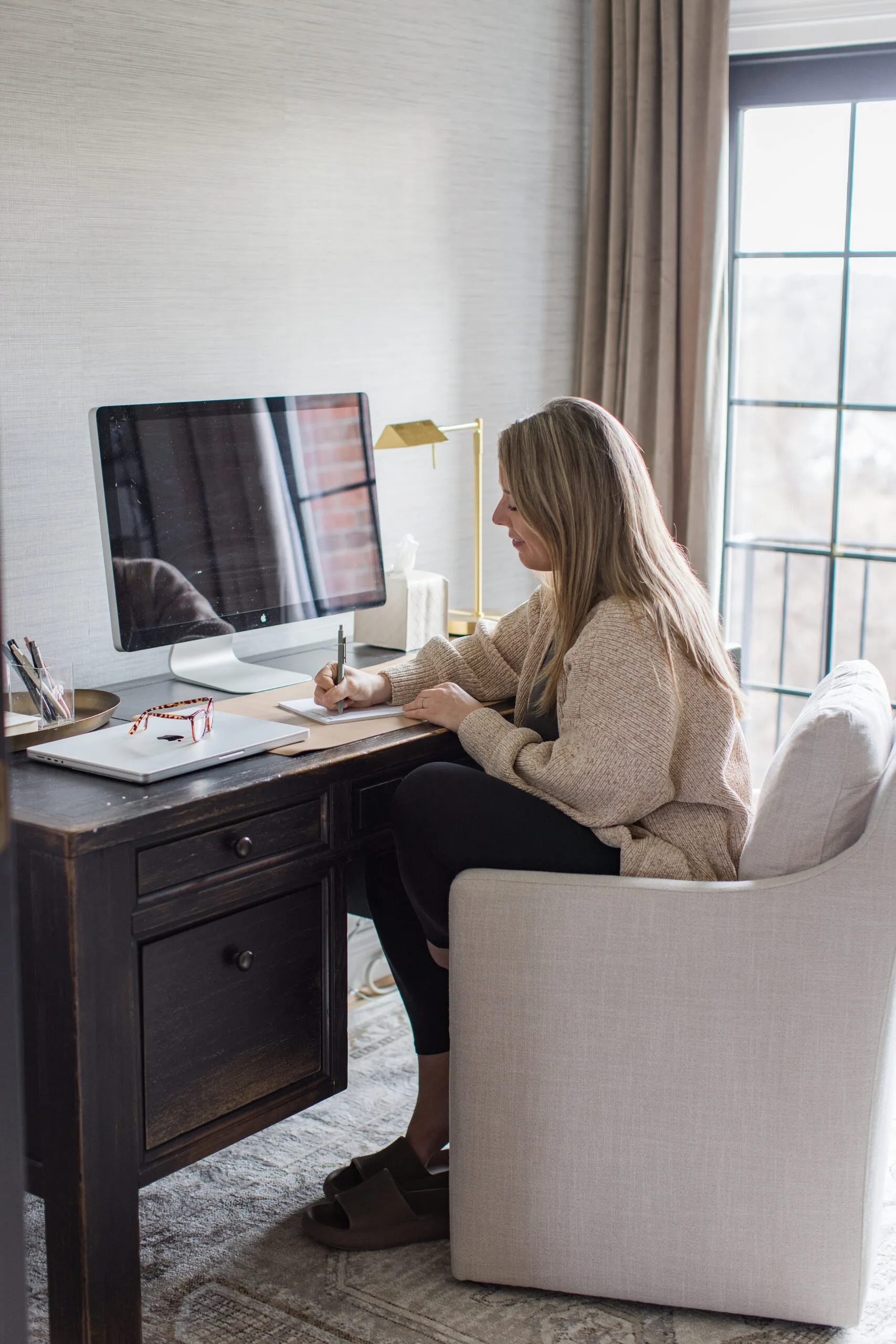 setting and achieving goals this new year home office organization | #setting #achieving #goals #home #homeoffice #organization #desktop #accessories #notebook #pens #writing #workfromhome #remote #officechair #desk #desktop