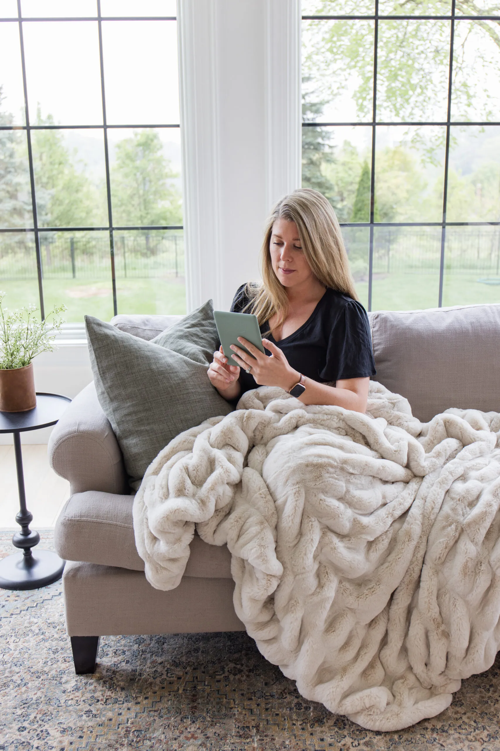 mother's day gift guide | mother's day, mother's day gift, gifts for mom, gift guide, kindle, blanker, home, relax