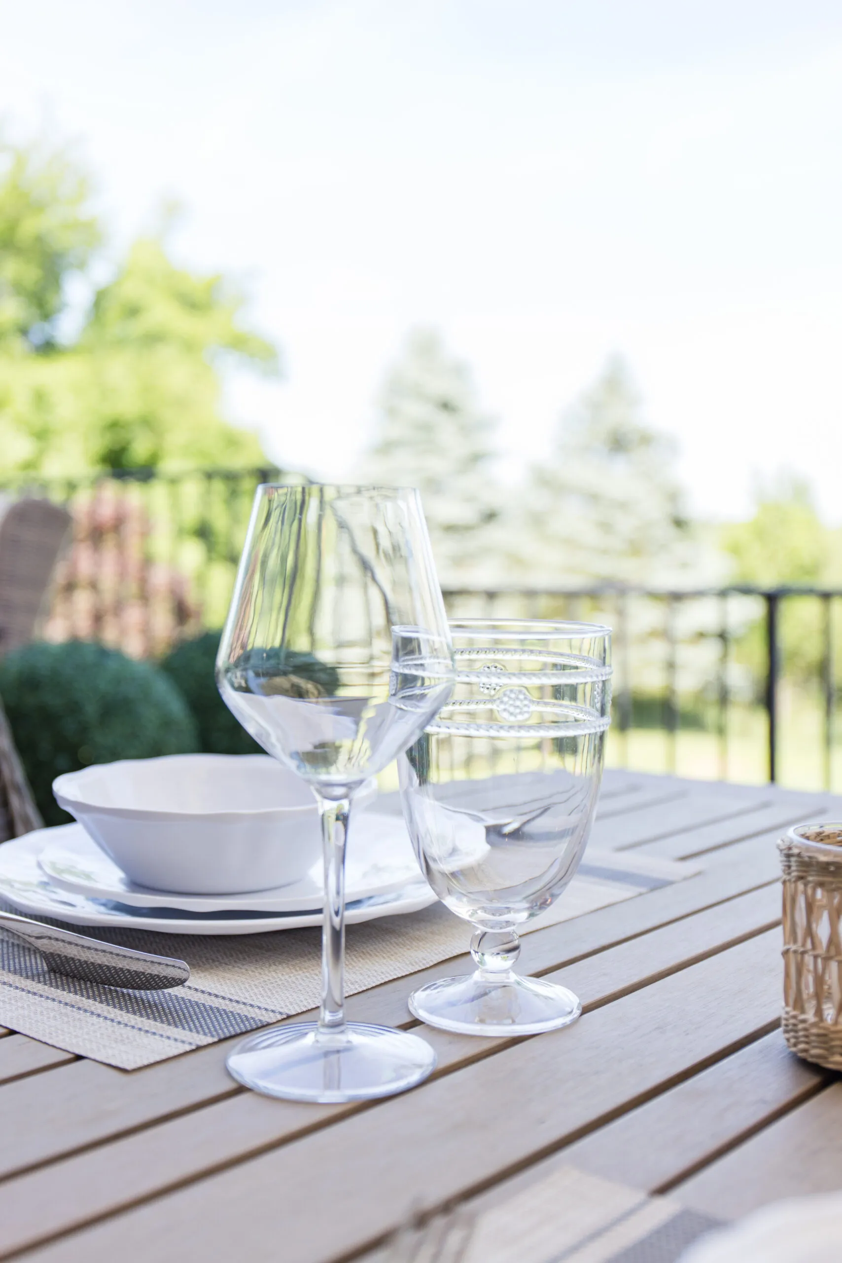 outdoor dining decor, unbreakable wine glasses from amazon, dinnerware set, placemats, goblet glasses