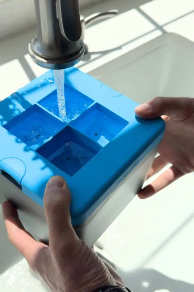 Fill the ice tray all the way to the top with filtered, spring, or distilled water.