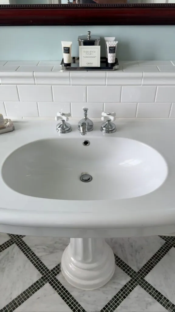 The sink pedestal had plenty of room for toiletries