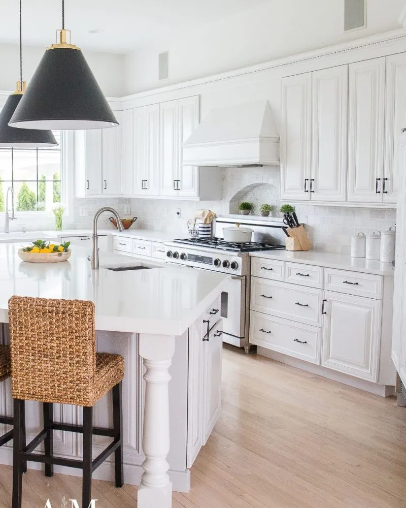 Full Overlay White Kitchen Cabinets